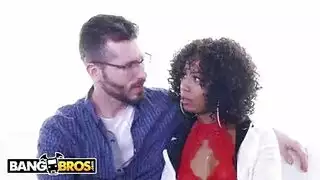 جبهة مورو مفلس، عاليه حديد لديه ثلاثية مع رجلين كبار السن لأول مرة. جبهة مورو مفلس، عاليه حديد لديه ثلاثية مع رجلين كبار السن لأول مرة.