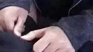 بالكاد القانوني الصبي وأمه يتعرضان للخبط من قبل مسمار قديم قرنية