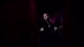 كاتيا هي امرأة شقراء تدخن الساخنة ، وتحب أن تنزل على أربع لكي تمارس الجنس