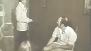 طبيب شبق يستخدم الألعاب الجنسية لجعل وجه مريضه منزلقًا في أسرع وقت ممكن