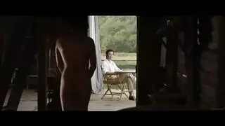 نموذج مجلة شابة لطيف يريد أن يجعل عائلتها فخورة بمثل هذه الوظيفة العظيمة لديها