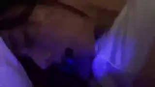 كتكوت آسيوي مفلس مع العضو التناسلي النسوي يأخذ رحلة ساخنة على حزام كبير على الديك كتكوت آسيوي مفلس مع العضو التناسلي النسوي يأخذ رحلة ساخنة على حزام كبير على الديك