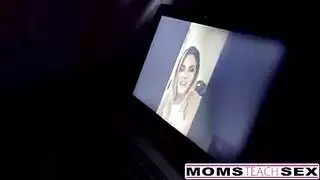 شاب الشباب الذي يذاكر كثيرا هو مارس الجنس من قبل اثنين من النساء الجميلات جدا شاب الشباب الذي يذاكر كثيرا هو مارس الجنس من قبل اثنين من النساء الجميلات جدا