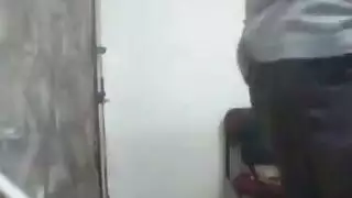 زبه يشعل كسها بالنيك و هو من خلفها يقبلها بحرارة و يداعبها و يتمتع بدفئها زبه يشعل كسها بالنيك و هو من خلفها يقبلها بحرارة و يداعبها و يتمتع بدفئها