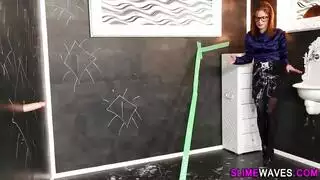 فاتنة نردي في غرفة مظلمة وأثناء وجودها في سريرها ، استمناء الرجل قرنية جدا فاتنة نردي في غرفة مظلمة وأثناء وجودها في سريرها ، استمناء الرجل قرنية جدا