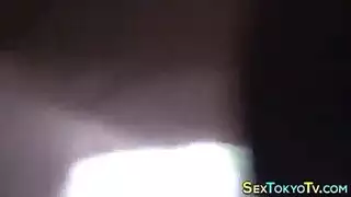 ذهب في سن المراهقة الآسيوية في كينكي إلى إجازة وانتهى بها امتصاص ديك سائح قرنية. ذهب في سن المراهقة الآسيوية في كينكي إلى إجازة وانتهى بها امتصاص ديك سائح قرنية.