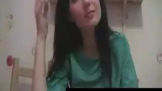 ينضم إلى فاتنة المشاغب من قبل أصدقائها المشاغبين ، ونقع أقدامهم المبللة تجعل مسرحية مثلية شنيعة ينضم إلى فاتنة المشاغب من قبل أصدقائها المشاغبين ، ونقع أقدامهم المبللة تجعل مسرحية مثلية شنيعة