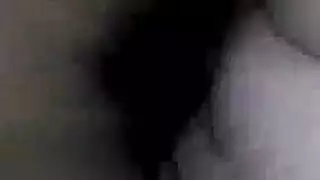 نزلت الفتاة بصورة عاهرة وقذرة مع رئيسها المقرن ، بينما كانت مستلقية على السرير نزلت الفتاة بصورة عاهرة وقذرة مع رئيسها المقرن ، بينما كانت مستلقية على السرير