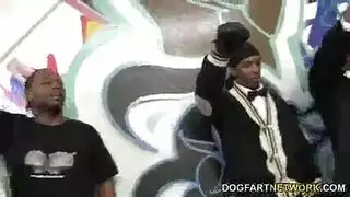 سكس الشقراء في حفلة نيك جماعي مع أزبار سوداء تقذف المني في وشها سكس الشقراء في حفلة نيك جماعي مع أزبار سوداء تقذف المني في وشها