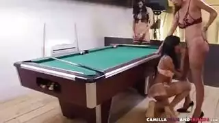 مثير نيفيا في سراويل صفراء ضيقة مثير نيفيا في سراويل صفراء ضيقة