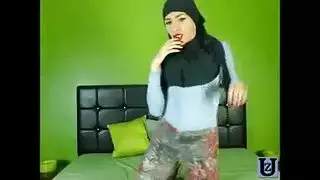 محجبة ساخنة جد و عيونها جريئة تتعرى و تبرز أحلى بزاز و بطن رشيقة و طياز عريضة محجبة ساخنة جد و عيونها جريئة تتعرى و تبرز أحلى بزاز و بطن رشيقة و طياز عريضة