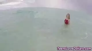 الجنس في المرحاض مع شاب مغامر مثل نائب الرئيس كس على كبير الثدي