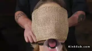 شقراء أشقر معصوب العينين والعصابات شقراء أشقر معصوب العينين والعصابات