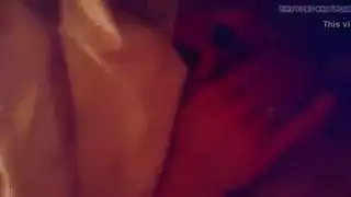 أثناء فرك بوسها المشعر الرائع ، تقوم المراهقة المشاغب بنشر ساقيها والحصول على مارس الجنس بقوة أثناء فرك بوسها المشعر الرائع ، تقوم المراهقة المشاغب بنشر ساقيها والحصول على مارس الجنس بقوة