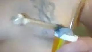 ربة منزل قرنية تستعد أمام موضوعها الذي يحاول التوصل إلى بعض الاشياء كريهة ربة منزل قرنية تستعد أمام موضوعها الذي يحاول التوصل إلى بعض الاشياء كريهة