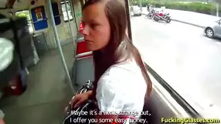 سخيف زوجتي حتى انها النافورات في حين أنها تحصل على وجهها مارس الجنس و الفم سخيف زوجتي حتى انها النافورات في حين أنها تحصل على وجهها مارس الجنس و الفم