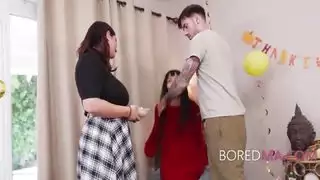 تقاليد عيد الشكر الجديدة تنطوي على استخدام مجاني ماريكا هاس ، سارة العربية تقاليد عيد الشكر الجديدة تنطوي على استخدام مجاني ماريكا هاس ، سارة العربية