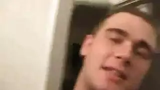 التقى الرجال المستقيمون في مجموعة على الإنترنت وقرروا أن يكون لديهم الثلاثي السحاقيات معهم. التقى الرجال المستقيمون في مجموعة على الإنترنت وقرروا أن يكون لديهم الثلاثي السحاقيات معهم.