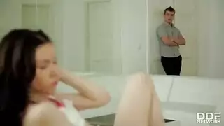 يظهر فاتنة في سن المراهقة بصورة شاحنة ثديها أثناء وجود ممارسة الجنس البري مع صديقتها الطيبة. يظهر فاتنة في سن المراهقة بصورة شاحنة ثديها أثناء وجود ممارسة الجنس البري مع صديقتها الطيبة.