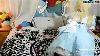 حصلت أليس على تدليك مثير بعد أن فرديا معالج التدليك مقابل المال مرة واحدة على الأقل.