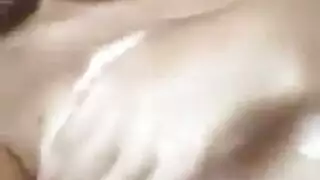 فتاة لطيفة تشتكي في كل مرة يتمارس فيها مارس الجنس على طاولة التدليك ، من عميل من الذكور. فتاة لطيفة تشتكي في كل مرة يتمارس فيها مارس الجنس على طاولة التدليك ، من عميل من الذكور.