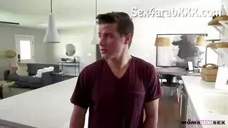 سكس أمهات - الأبن يتجسس على أمه الشرموطة فى كل مكان ويحاول أن ينيكها رغم رفضها لكنها تقبل عندما ترى حجم زبرة الكبير سكس أمهات - الأبن يتجسس على أمه الشرموطة فى كل مكان ويحاول أن ينيكها رغم رفضها لكنها تقبل عندما ترى حجم زبرة الكبير