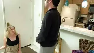 سكس امهات متناكه تحاول اغراء ابنها ليمارس معها نيك محارم سكس امهات متناكه تحاول اغراء ابنها ليمارس معها نيك محارم