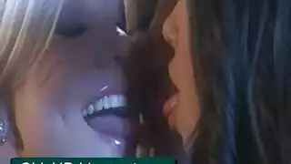 شقراء حلوة وسمراء الساخنة لعق قدم بعضنا البعض القذرة، بينما هي في المنزل وحدها شقراء حلوة وسمراء الساخنة لعق قدم بعضنا البعض القذرة، بينما هي في المنزل وحدها