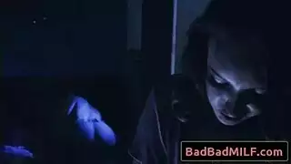 بيبر هارت تضاجع أفضل صديق لابنها الوسيم ، بينما تحصل على كسها الضيق بيبر هارت تضاجع أفضل صديق لابنها الوسيم ، بينما تحصل على كسها الضيق