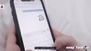 عاهرة لاتينا تعصب عيني زوج أمها حتى يخلع ملابسه ويضع بوسها في فمه