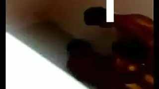 تقضي الطالبات المشاغبات طقوس العربدة الشريرة طوال حياتهن ، بدلاً من حضور الفصول تقضي الطالبات المشاغبات طقوس العربدة الشريرة طوال حياتهن ، بدلاً من حضور الفصول