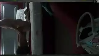 ليلي في مكتبها ولا تقوم بعملها المعتاد في الوقت المحدد ، لأنها مشغولة للغاية ليلي في مكتبها ولا تقوم بعملها المعتاد في الوقت المحدد ، لأنها مشغولة للغاية