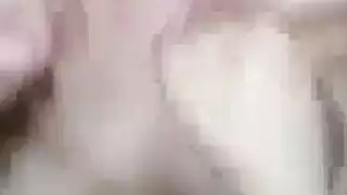 امرأة سمراء سلوتي هي استمناء أمام كاميرا الويب، لأنها تريد كسب بعض النقود. امرأة سمراء سلوتي هي استمناء أمام كاميرا الويب، لأنها تريد كسب بعض النقود.