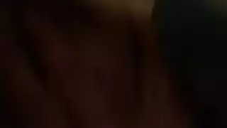 جبهة مورو بالإصبع الديك الحقيقي، في حين أن الزوج يغطي جسدها من الرأس إلى إصبع رجل طيب جبهة مورو بالإصبع الديك الحقيقي، في حين أن الزوج يغطي جسدها من الرأس إلى إصبع رجل طيب