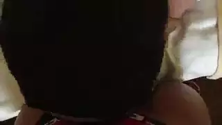 تلميذة حريصة على الحصول على الديوك في عمق ثقوبهم، حتى يبدأوا فيان من المتعة.