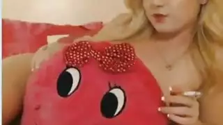 التدخين حار شقراء يحب أن يمارس الجنس مع الرجال في المكتبة وامتصاص ديكس بهم، بينما على الأريكة التدخين حار شقراء يحب أن يمارس الجنس مع الرجال في المكتبة وامتصاص ديكس بهم، بينما على الأريكة