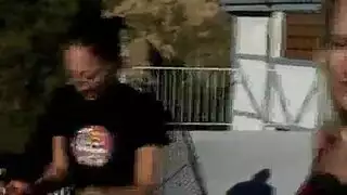 تم تعيين اثنين من الأطفال الساحرة لتسلية رجل ثري ، كان لديه ما يكفي من اللعب مع الفتيات تم تعيين اثنين من الأطفال الساحرة لتسلية رجل ثري ، كان لديه ما يكفي من اللعب مع الفتيات