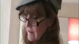 عسل مثير مع ثدي كبير مذهل، سالي على وشك خلع جينزها وابدأ المص. عسل مثير مع ثدي كبير مذهل، سالي على وشك خلع جينزها وابدأ المص.