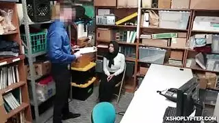 إيلا نوكس هي مراهقة سمراء محبة للديك وغالبا ما تمارس الجنس العرضي في المكتبة إيلا نوكس هي مراهقة سمراء محبة للديك وغالبا ما تمارس الجنس العرضي في المكتبة