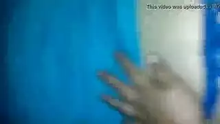 يستخدم جبهة مورو شقراء قرنية أصابعها فقط، في حين أن زوجها خارج المدينة. يستخدم جبهة مورو شقراء قرنية أصابعها فقط، في حين أن زوجها خارج المدينة.