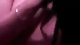 زوجة شقراء مفلس، ميا مالكوفا على وشك البدء في ركوب ديك بجد في سريرها.