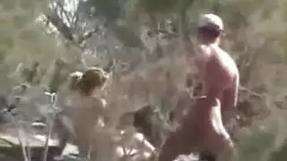 يقابلها و يستمني امامها و هي عارية و تنظر الى زبه و تشتهيه يقابلها و يستمني امامها و هي عارية و تنظر الى زبه و تشتهيه