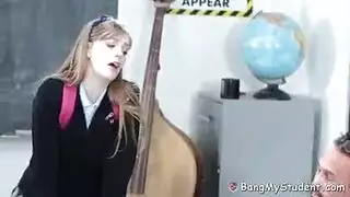 بمجرد أن تم القبض على طالب يسرق متجرًا ، أُجبر على مص قضيب صديقه الجديد المسلية. بمجرد أن تم القبض على طالب يسرق متجرًا ، أُجبر على مص قضيب صديقه الجديد المسلية.