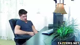زوج أم يشاهد سكس على حاسوبه و بنت مراته مراهقة تقفشه و تتحرش به و ينيكها بقوة زوج أم يشاهد سكس على حاسوبه و بنت مراته مراهقة تقفشه و تتحرش به و ينيكها بقوة
