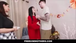 زوجة زوجة سميكة الحرة وصديقتها الآسيوية تستخدم من قبل ربيبة أثناء الانتظار على العشاء ماريكا هاس ، سارة العربية ، نادي سيئ زوجة زوجة سميكة الحرة وصديقتها الآسيوية تستخدم من قبل ربيبة أثناء الانتظار على العشاء ماريكا هاس ، سارة العربية ، نادي سيئ