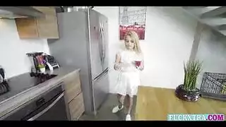 سكايلار في سن المراهقة البرية واثنان من أصدقائها السابقين لديهم مجموعة من ثلاثة أشخاص في غرفة نومها سكايلار في سن المراهقة البرية واثنان من أصدقائها السابقين لديهم مجموعة من ثلاثة أشخاص في غرفة نومها