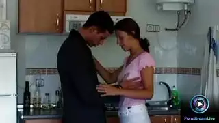 ربة منزل حسية ، يتم ضرب ميلا أثناء الغش على زوجها ، لأنها لا تزال عزباء ربة منزل حسية ، يتم ضرب ميلا أثناء الغش على زوجها ، لأنها لا تزال عزباء