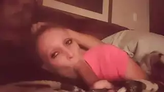 الديك جائع امرأة سمراء فاتنة مع الكعب العالي يحصل لها الضيق الحمار أصبع من قبل صديقها في فصل الملاكمة.