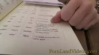 تفتح له فلقاتها الجميلة الكبيرة حتى يدخل زبه في كسها الابيض و هو يغلي من الشهوة تفتح له فلقاتها الجميلة الكبيرة حتى يدخل زبه في كسها الابيض و هو يغلي من الشهوة