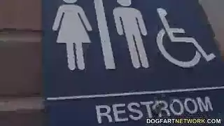 حصلت كاتي كوكس على جرعة اليومية من اللعنة من شابين في نفس الوقت حصلت كاتي كوكس على جرعة اليومية من اللعنة من شابين في نفس الوقت